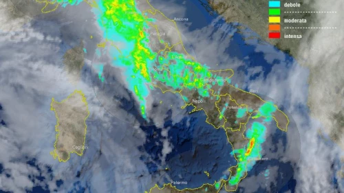 Nord Italia sott'acqua. Al Sud piovaschi